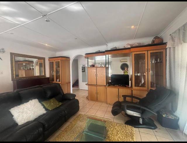 4 BEDROOM HOUSE FOR SALE IN GLENMORE